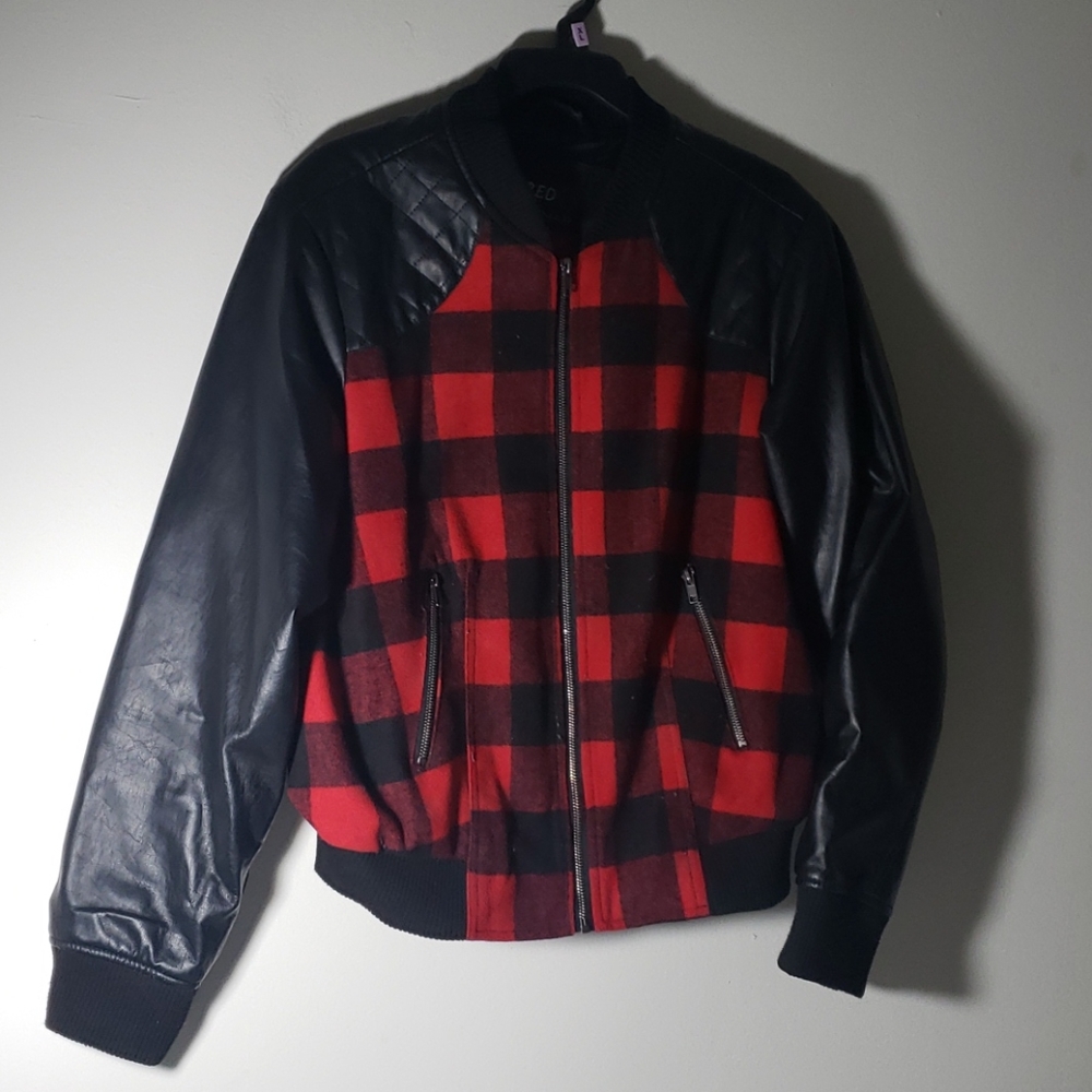 Red Snap jacket - Picture 4 of 7